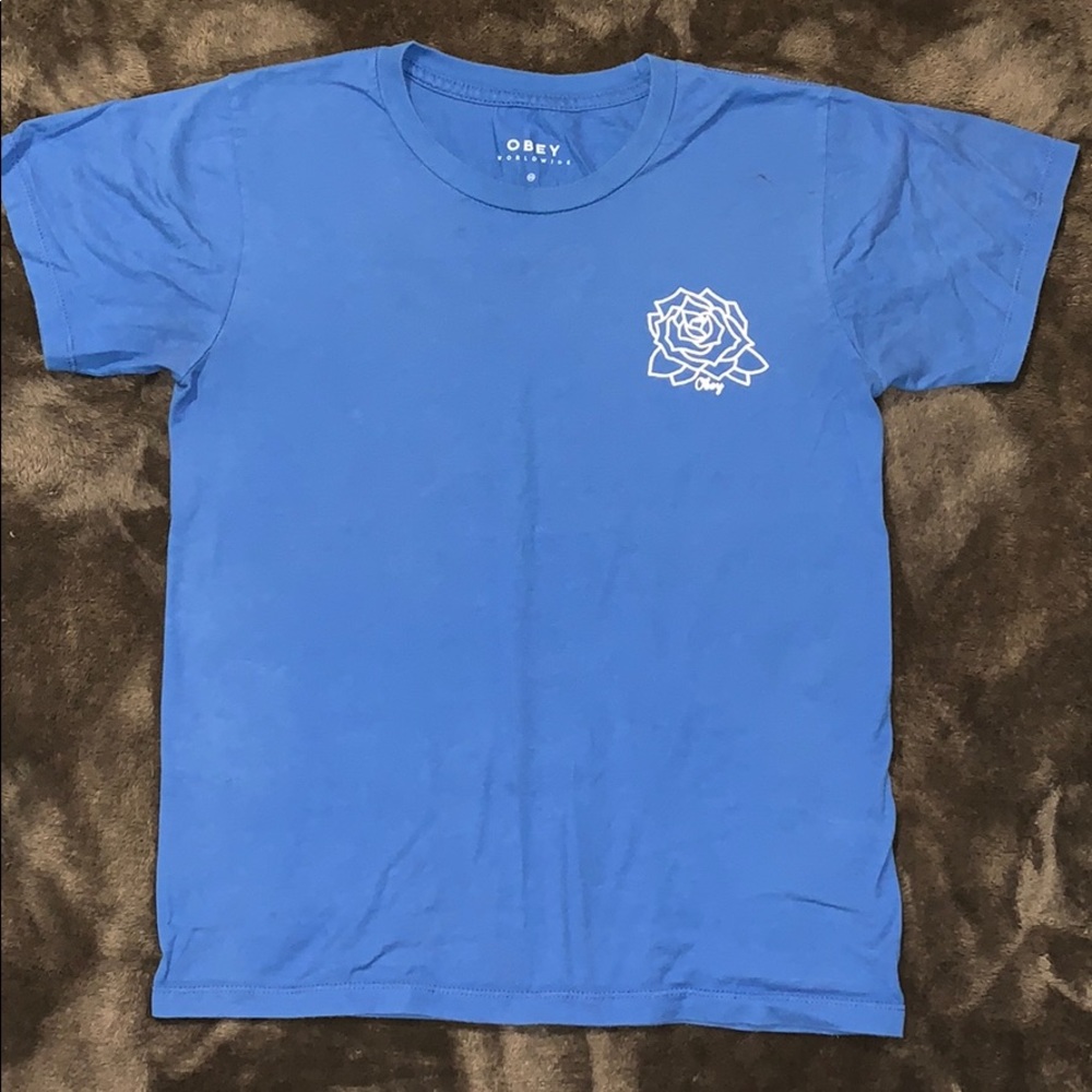Graphic Tee🦋😍